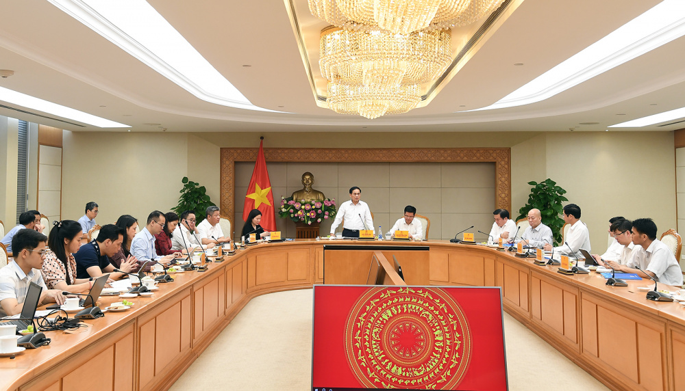 Phó Thủ tướng Bùi Thanh Sơn họp rà soát tiến độ chuẩn bị tổ chức Hội chợ Mùa thu 2025