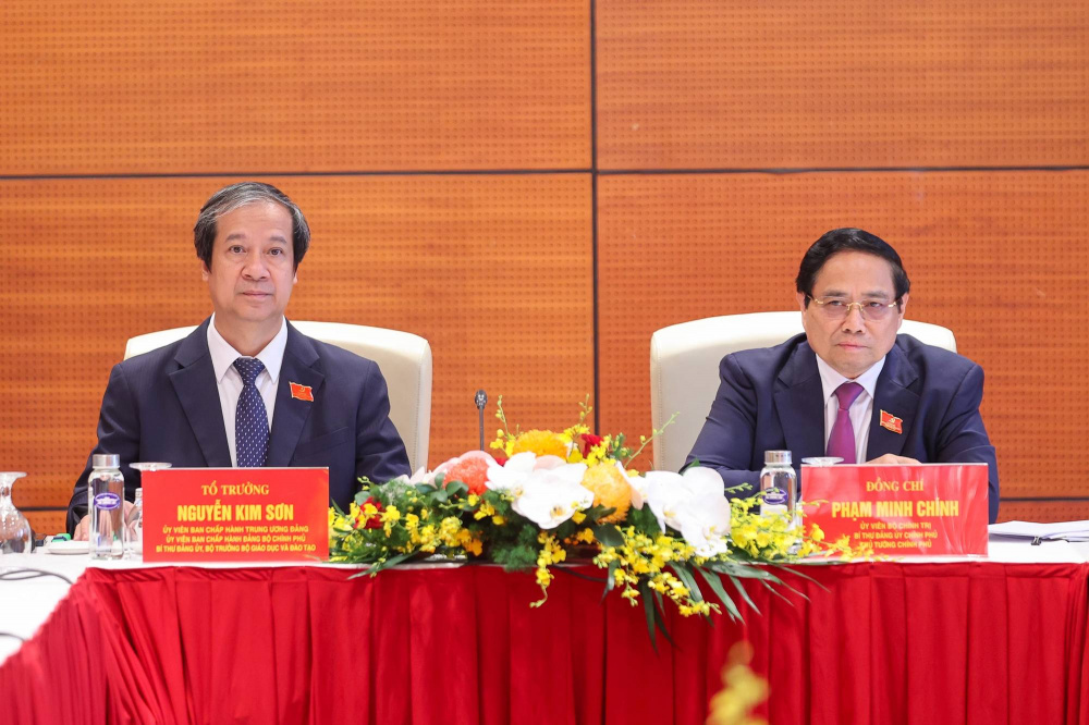 Thủ tướng Chính phủ nhấn mạnh đổi mới, đột phá mạnh mẽ hơn nữa, trong đó khoa học công nghệ, đổi mới sáng tạo và chuyển đổi số là nền tảng phát triển, là con đường ngắn nhất, nhanh nhất. - Ảnh: VGP