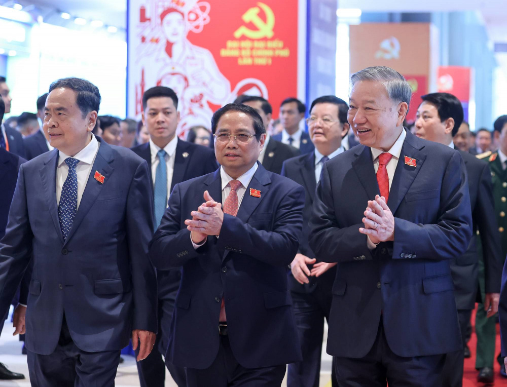 Tổng Bí thư Tô Lâm và các đồng chí lãnh đạo đến dự Đại hội Đảng bộ Chính phủ lần thứ I, nhiệm kỳ 2025-2030 - Ảnh: VGP