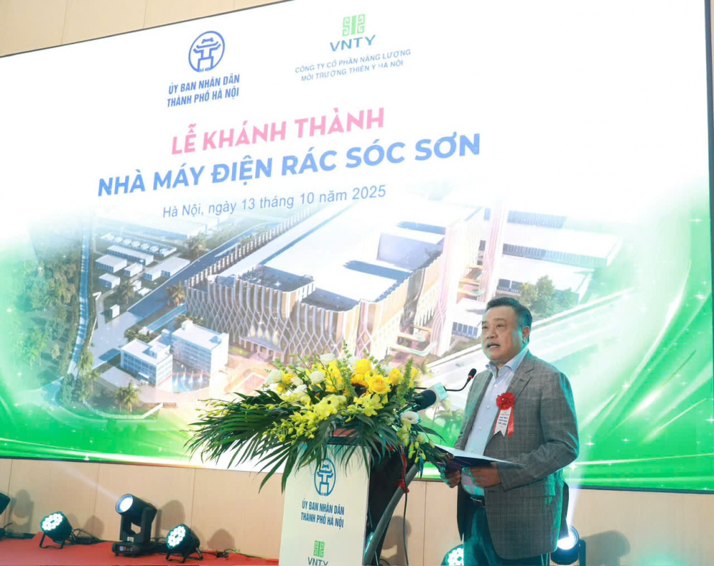 Với công suất xử lý lên tới 5.000 tấn rác/ngày đêm, Nhà máy điện rác Sóc Sơn - nhà máy điện rác quy mô lớn nhất Việt Nam đã chính thức khánh thành, đánh dấu bước ngoặt trong việc áp dụng công nghệ xanh, bền vững vào quy trình xử lý rác thải của TP. Hà Nội.