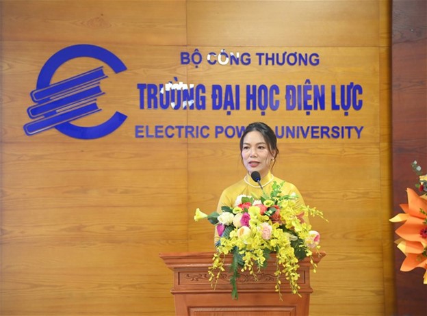 NGƯT. PGS.TS Vũ Đình Ngọ – Bí thư Đảng ủy, Chủ tịch Hội đồng Trường phát biểu tại chương trình.
