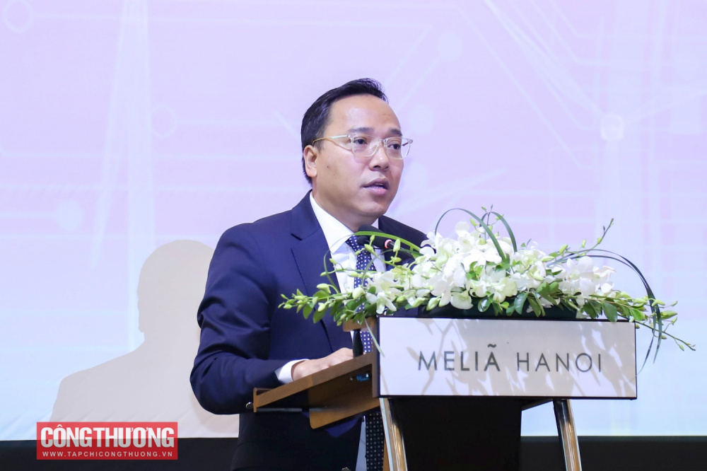 Thứ trưởng Nguyễn Hoàng Long