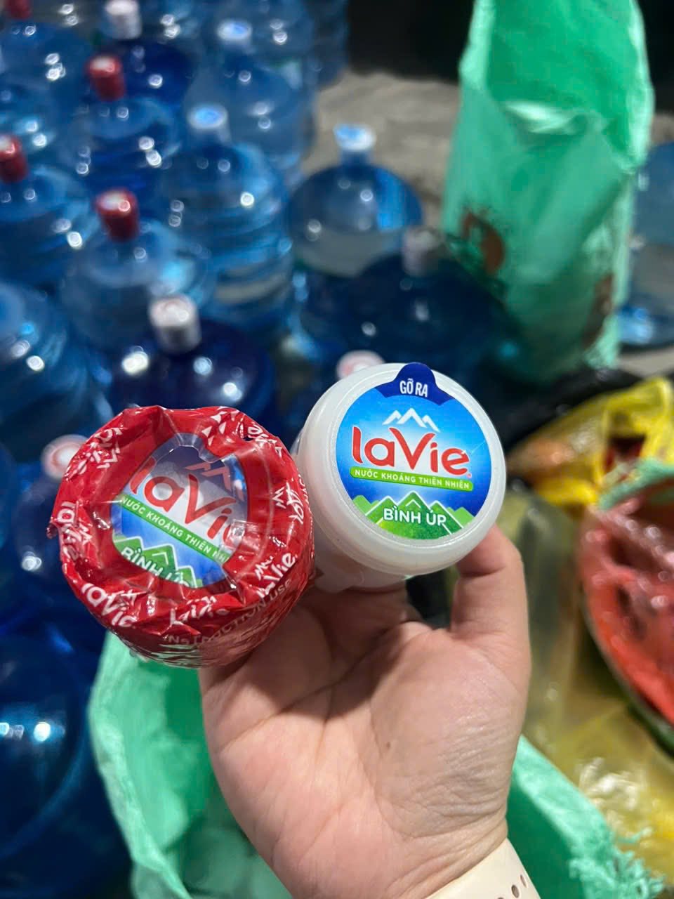 nước Lavie giả