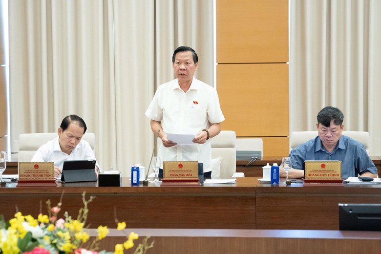 ủy ban tài chính