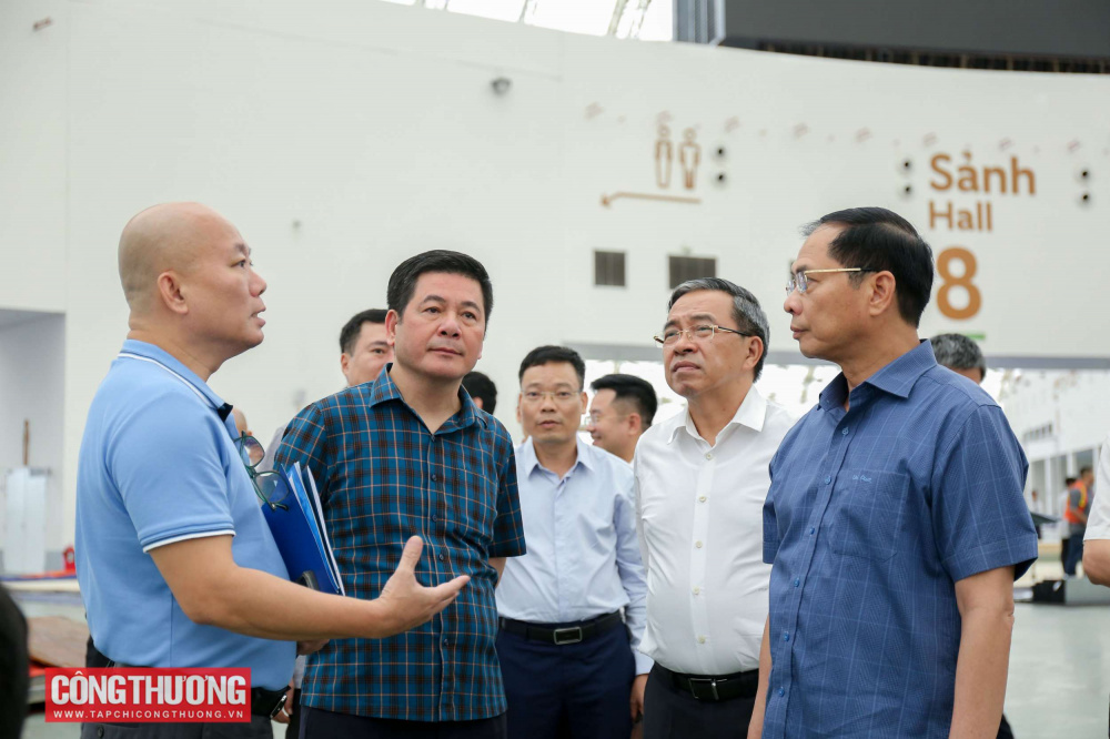 Phó Thủ tướng kiểm tra tiến độ triển khai Hội chợ Mùa Thu 2025