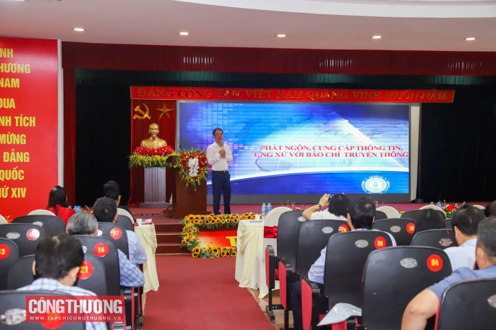 truyền thông