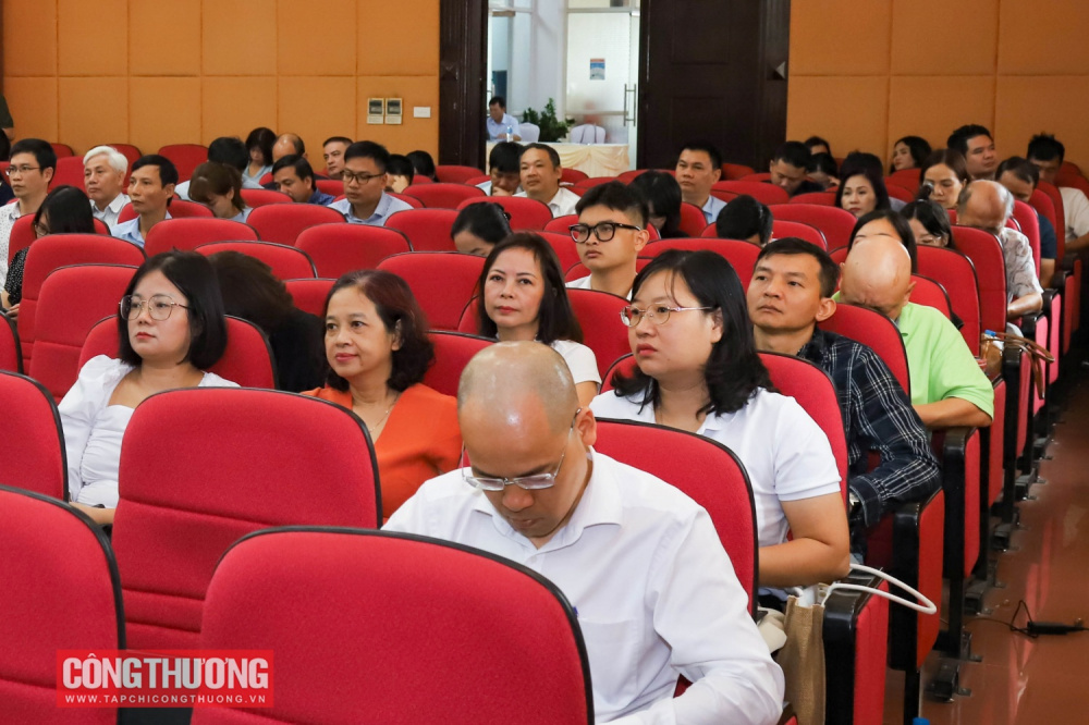 truyền thông