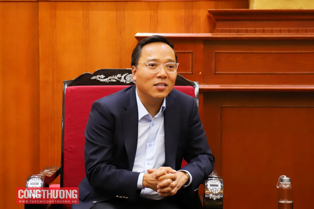 Thứ trưởng Nguyễn Hoàng Long