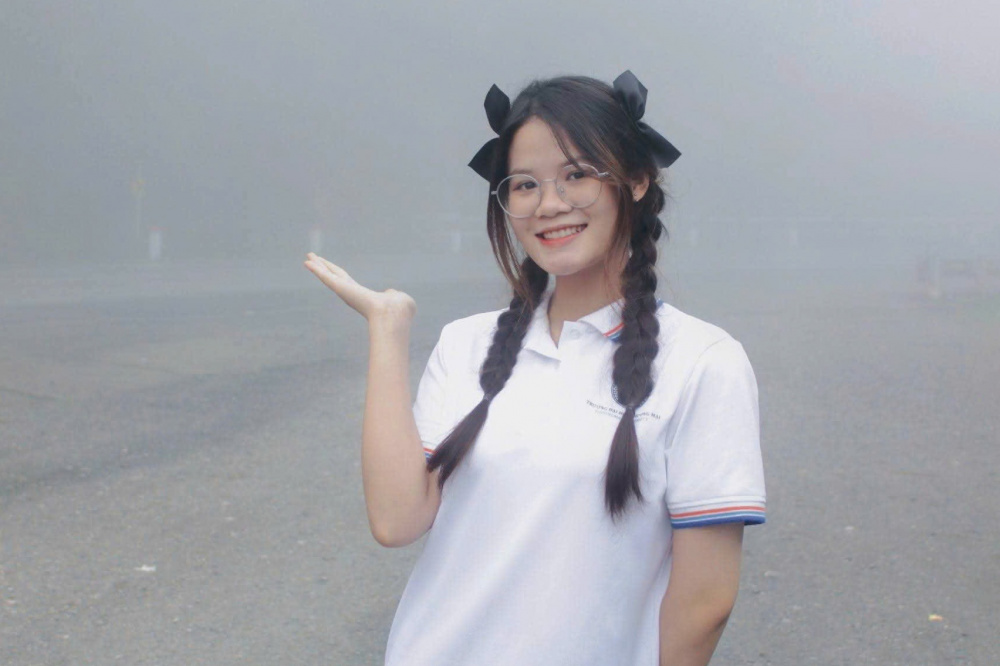 bạn Trần Thị Thu - sinh viên năm 3 trường Đại học Thương mại cho biết sẽ phải thay đổi bản thân, bắt đầu từ những việc nhỏ như tắt điện khi ra khỏi lớp, rút sạc khi không sử dụng, đồng thời cũng sẽ nhắc nhở bạn bè xung quanh để tất cả mọi người vừa tiết kiệm được tiền, lại vừa bảo vệ được môi trường
