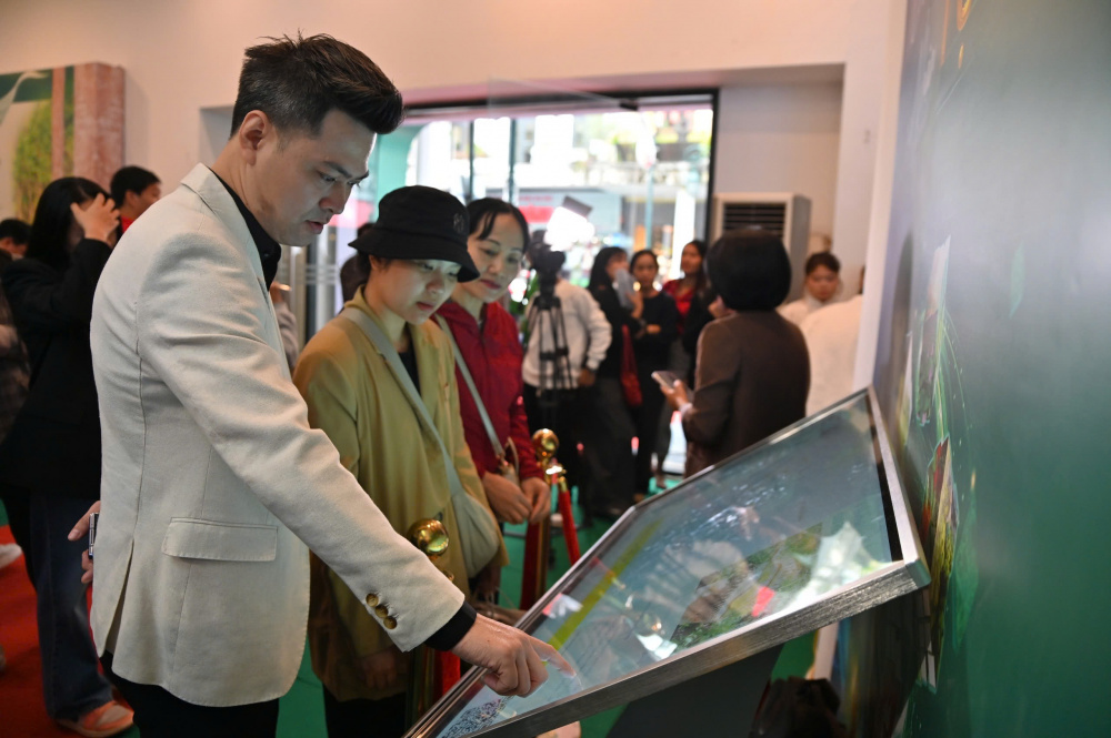 Khai mạc Tuần lễ Nông sản Việt 2025: Chạm Việt Nam - Nhân tự hào