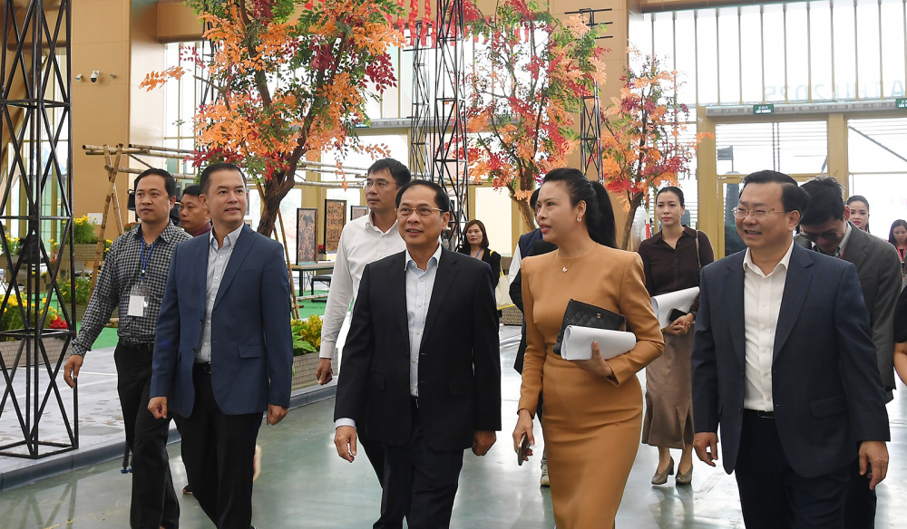 Sẵn sàng cho Lễ khai mạc Hội chợ Mùa Thu 2025