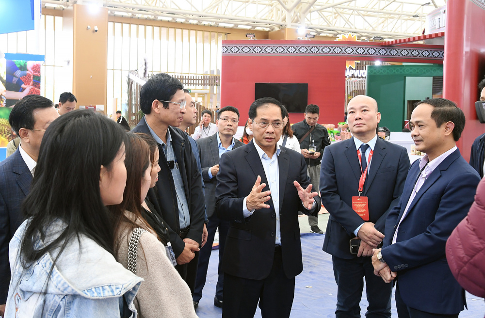 Sẵn sàng cho Lễ khai mạc Hội chợ Mùa Thu 2025