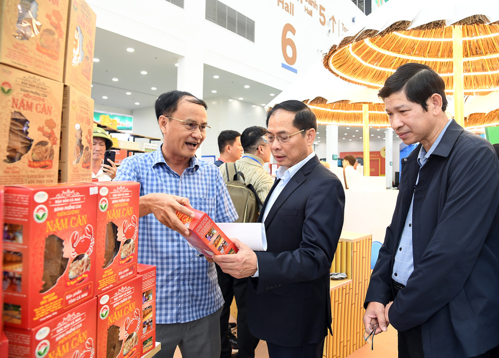 Sẵn sàng cho Lễ khai mạc Hội chợ Mùa Thu 2025