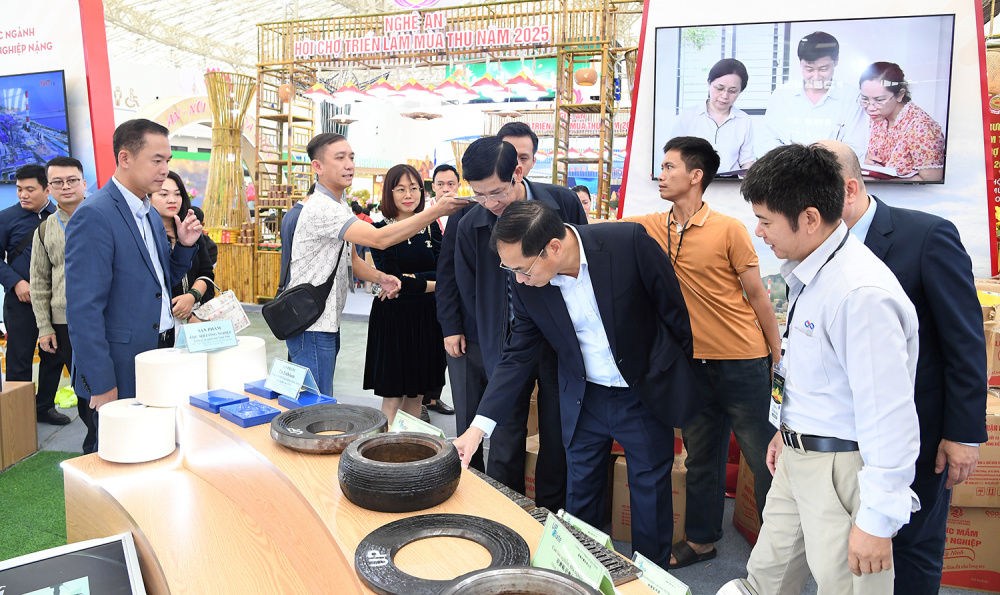 Sẵn sàng cho Lễ khai mạc Hội chợ Mùa Thu 2025