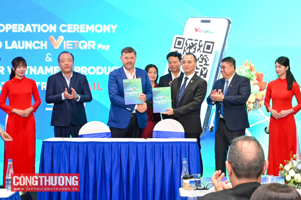 Thúc đẩy thanh toán số, kích cầu tiêu thụ hàng Việt 1 Central Retail Việt Nam và Napas ký kết hợp tác quảng bá hàng Việt
