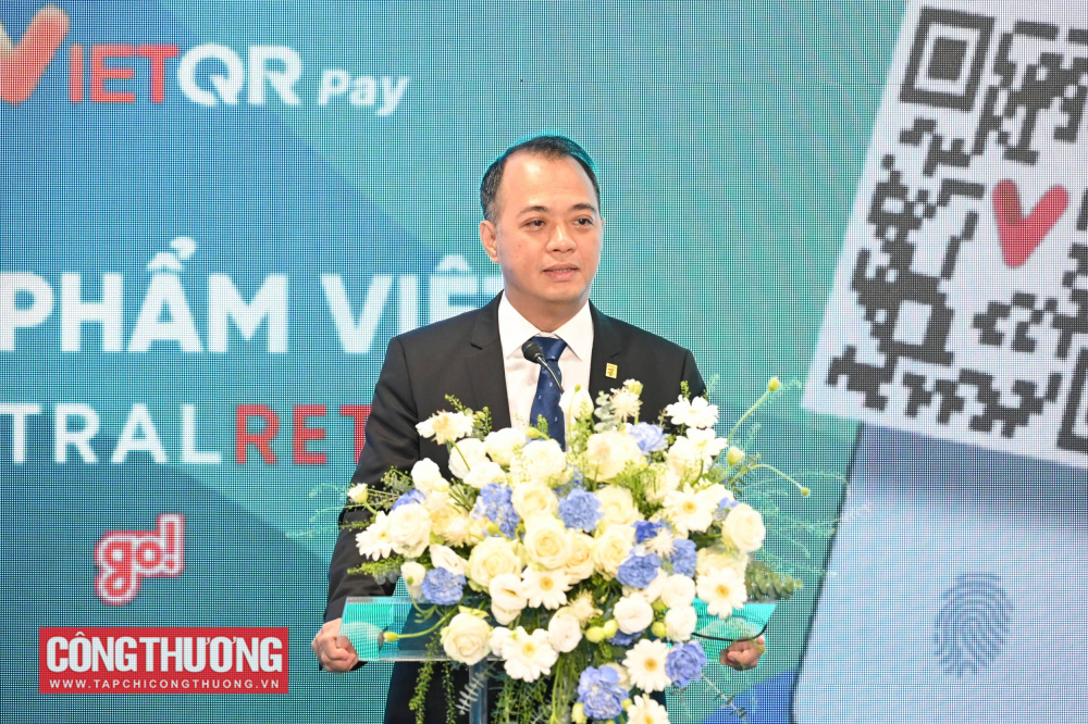 Thúc đẩy thanh toán số, kích cầu tiêu thụ hàng Việt 3 Ông Nguyễn Đăng Hùng - Phó Tổng Giám đốc Napas nhấn mạnh việc triển khai dịch vụ thanh toán VietQRPay trên toàn bộ hệ thống siêu thị thuộc Central Retail Việt Nam là minh chứng rõ nét cho sự kết hợp giữa hai thương hiệu uy tín
