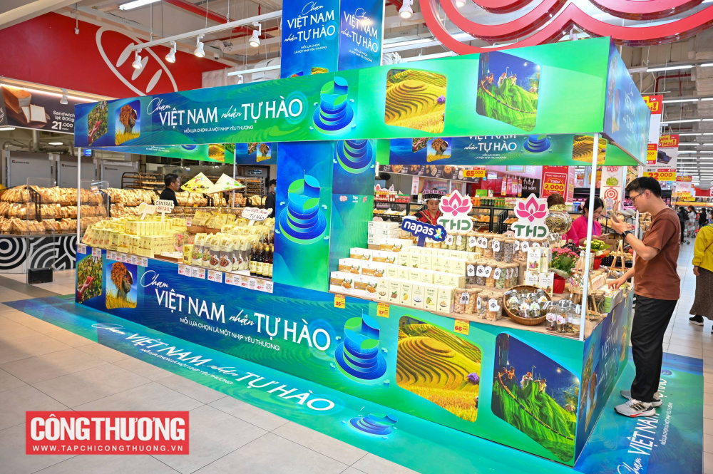Thúc đẩy thanh toán số, kích cầu tiêu thụ hàng Việt 4 Central Retail Việt Nam và Napas ký kết hợp tác quảng bá hàng Việt