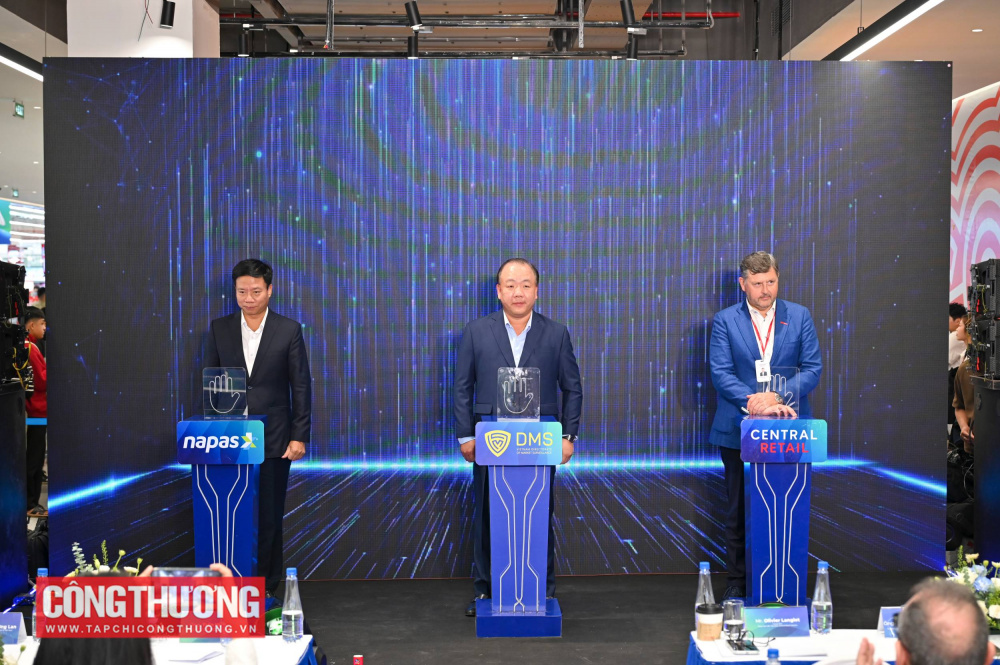 Thúc đẩy thanh toán số, kích cầu tiêu thụ hàng Việt 7 Central Retail Việt Nam và Napas ký kết hợp tác quảng bá hàng Việt