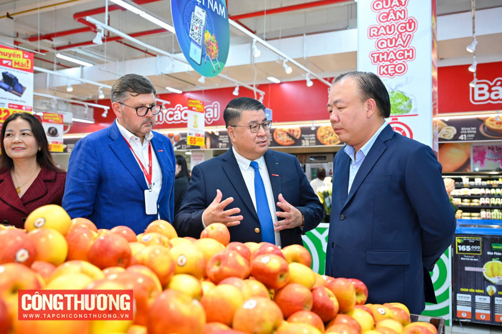 Thúc đẩy thanh toán số, kích cầu tiêu thụ hàng Việt 10 Central Retail Việt Nam và Napas ký kết hợp tác quảng bá hàng Việt