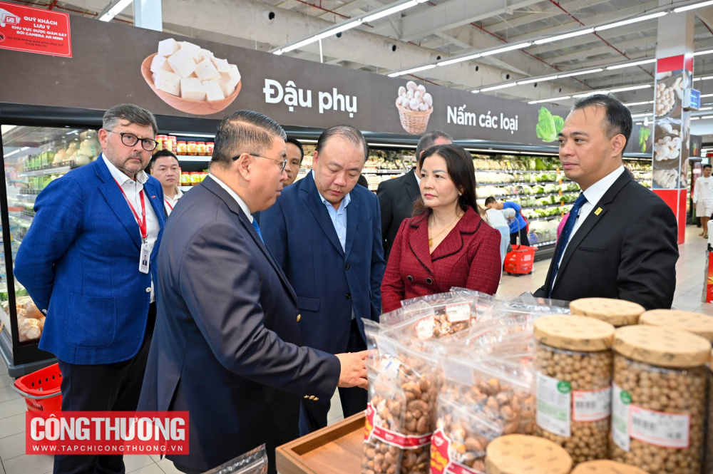 Thúc đẩy thanh toán số, kích cầu tiêu thụ hàng Việt 11 Central Retail Việt Nam và Napas ký kết hợp tác quảng bá hàng Việt