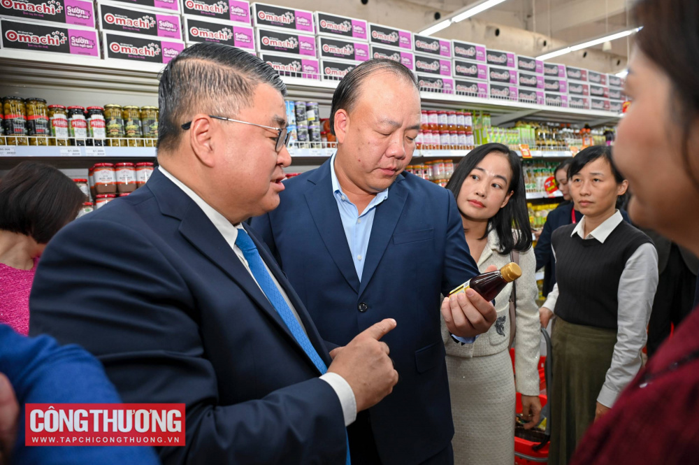 Thúc đẩy thanh toán số, kích cầu tiêu thụ hàng Việt 12 Central Retail Việt Nam và Napas ký kết hợp tác quảng bá hàng Việt