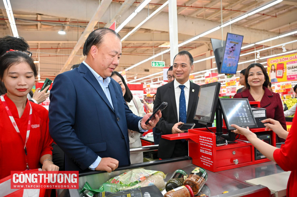 Thúc đẩy thanh toán số, kích cầu tiêu thụ hàng Việt 13 Central Retail Việt Nam và Napas ký kết hợp tác quảng bá hàng Việt