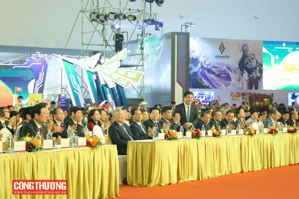 Thủ tướng Phạm Minh Chính dự Lễ khai mạc Hội chợ Mùa Thu lần thứ nhất - năm 2025