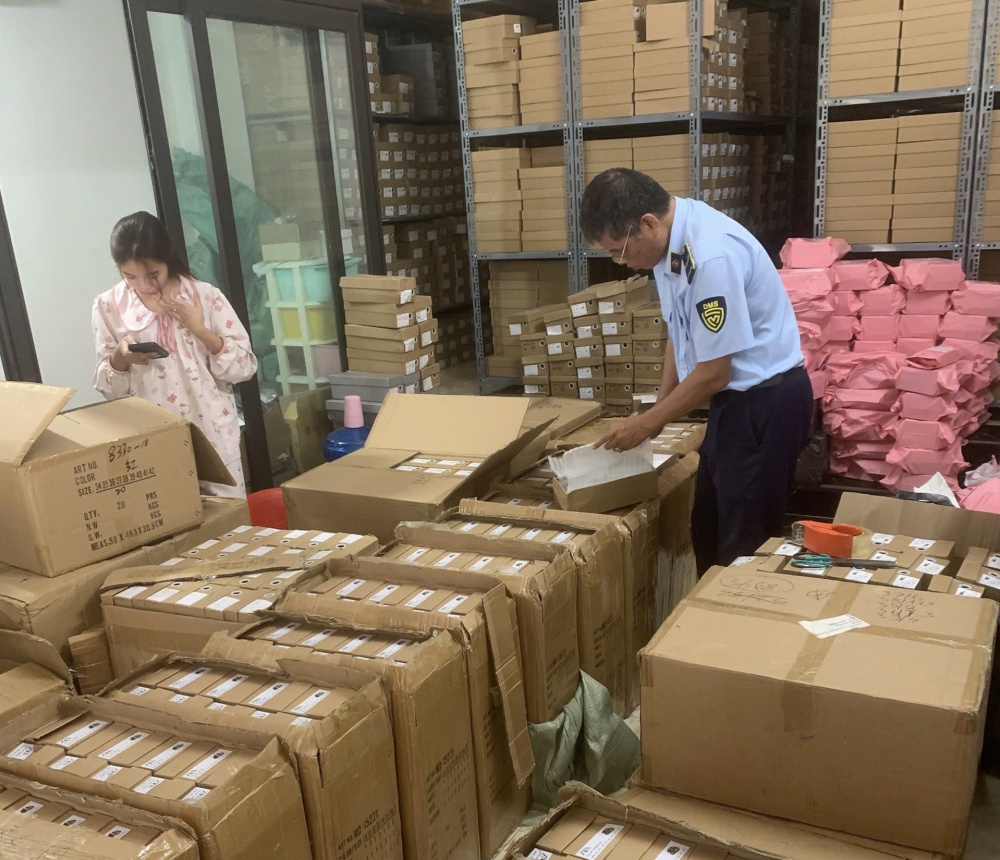 Tạm giữ hơn 7.500 sản phẩm nghi giả mạo nhãn hiệu ZARA tại Hà Nội 1 Hà Nội