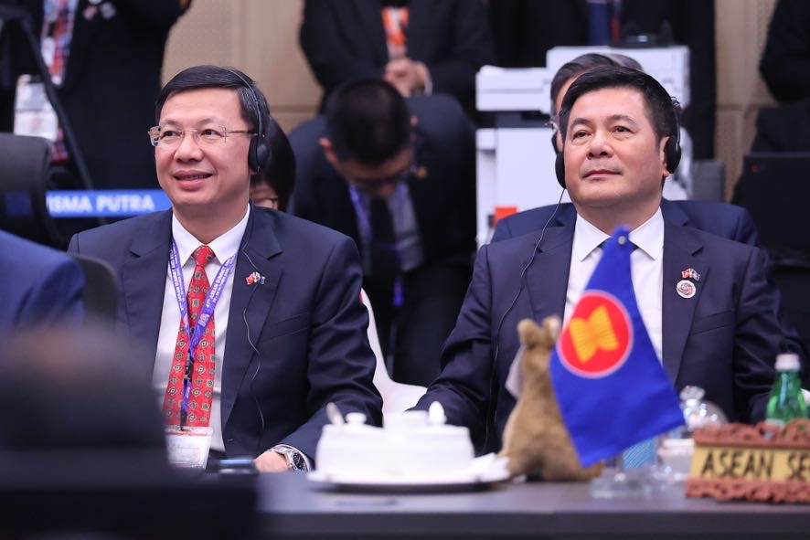 Bộ trưởng Nguyễn Hồng Diên