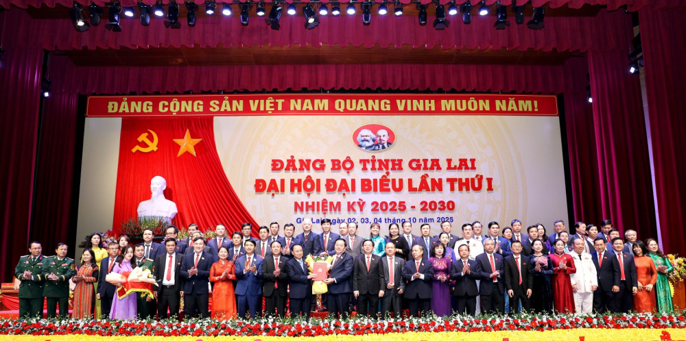 Ban Chấp hành Đảng bộ tỉnh Gia Lai nhiệm kỳ 2025 - 2030 ra mắt và nhận nhiệm vụ