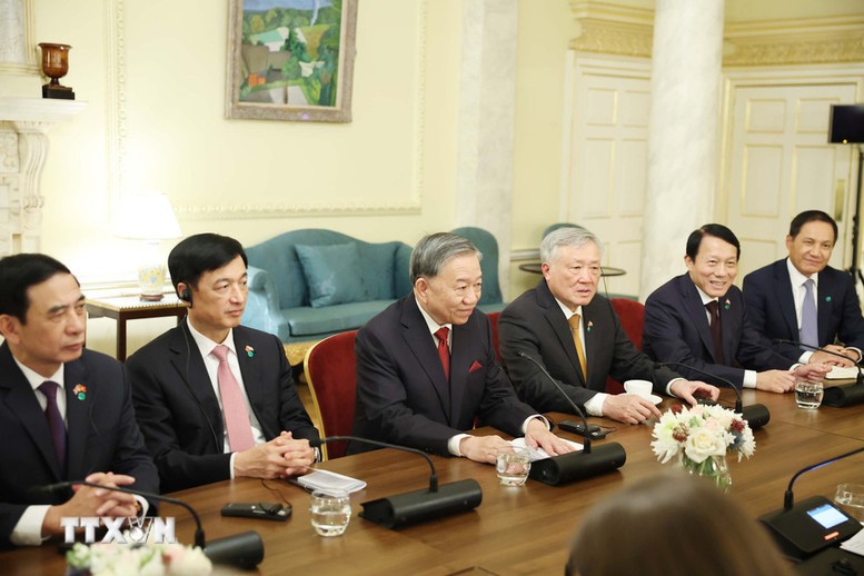 Description: Thủ tướng Liên hiệp Vương quốc Anh và Bắc Ireland chủ trì Lễ đón chính thức và hội đàm với Tổng Bí thư Tô Lâm- Ảnh 4.