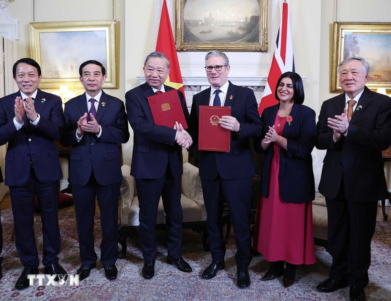 Description: Thủ tướng Liên hiệp Vương quốc Anh và Bắc Ireland chủ trì Lễ đón chính thức và hội đàm với Tổng Bí thư Tô Lâm- Ảnh 6.