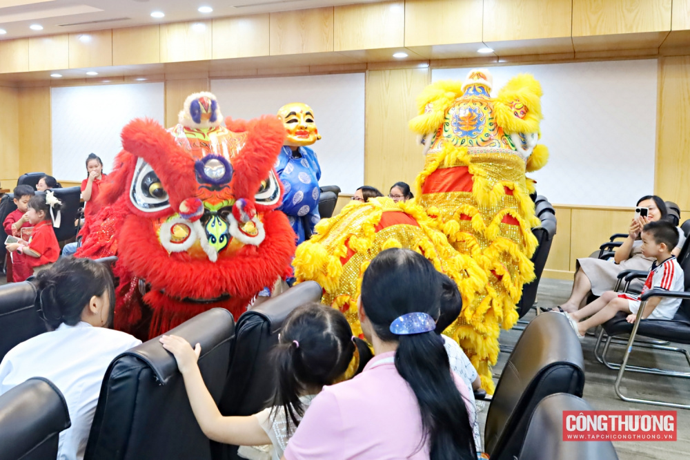 Đoàn Thanh niên Bộ Công Thương mang "Vui Tết Trung thu" đến với thiếu nhi
