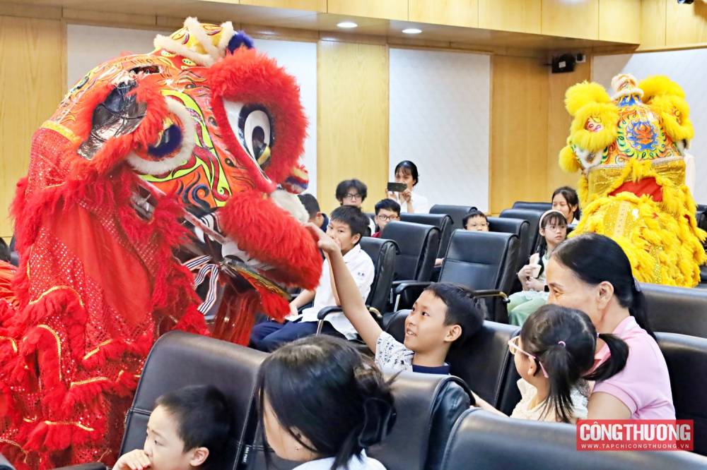 Đoàn Thanh niên Bộ Công Thương mang "Vui Tết Trung thu" đến với thiếu nhi