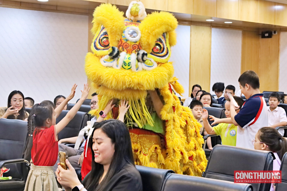 Đoàn Thanh niên Bộ Công Thương mang "Vui Tết Trung thu" đến với thiếu nhi