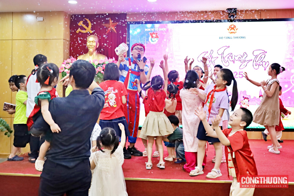 Đoàn Thanh niên Bộ Công Thương mang "Vui Tết Trung thu" đến với thiếu nhi