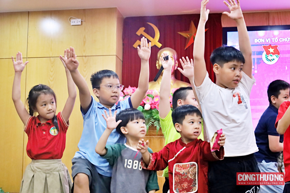 Đoàn Thanh niên Bộ Công Thương mang "Vui Tết Trung thu" đến với thiếu nhi