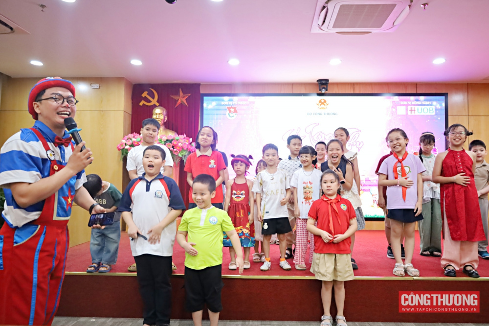 Đoàn Thanh niên Bộ Công Thương mang "Vui Tết Trung thu" đến với thiếu nhi