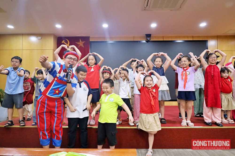 Đoàn Thanh niên Bộ Công Thương mang "Vui Tết Trung thu" đến với thiếu nhi