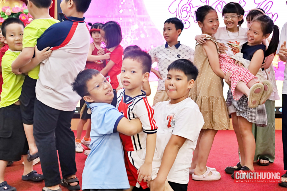 Đoàn Thanh niên Bộ Công Thương mang "Vui Tết Trung thu" đến với thiếu nhi