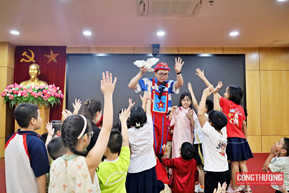 Đoàn Thanh niên Bộ Công Thương mang "Vui Tết Trung thu" đến với thiếu nhi