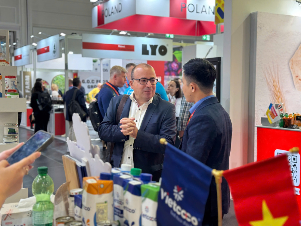 Từ ngày 4 - 8/10/2025, tại Trung tâm triển lãm Koelnmesse, thành phố Cologne, Đức đã diễn ra Hội chợ Quốc tế công nghiệp thực phẩm Anuga 2025. Đây là sự kiện hàng đầu trên thế giới trong lĩnh vực thực phẩm và đồ uống.