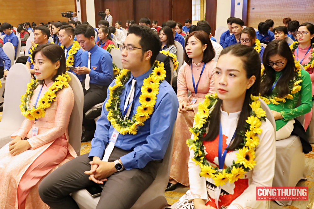 Tuyên dương 95 đảng viên trẻ tiêu biểu học tập và làm theo lời Bác