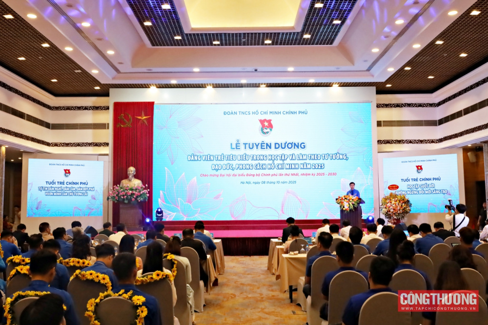 Lễ tuyên dương đảng viên trẻ tiêu biểu trong học tập và làm theo tư tưởng, đạo đức, phong cách Hồ Chí Minh năm 2025