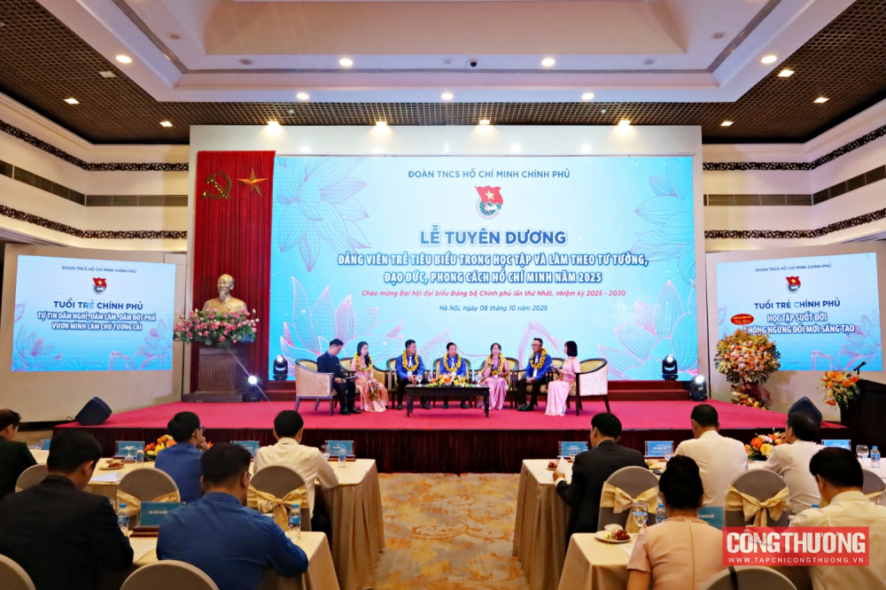 Lễ tuyên dương đảng viên trẻ tiêu biểu trong học tập và làm theo tư tưởng, đạo đức, phong cách Hồ Chí Minh năm 2025