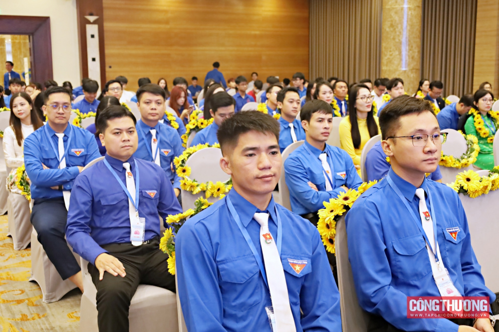Lễ tuyên dương đảng viên trẻ tiêu biểu trong học tập và làm theo tư tưởng, đạo đức, phong cách Hồ Chí Minh năm 2025