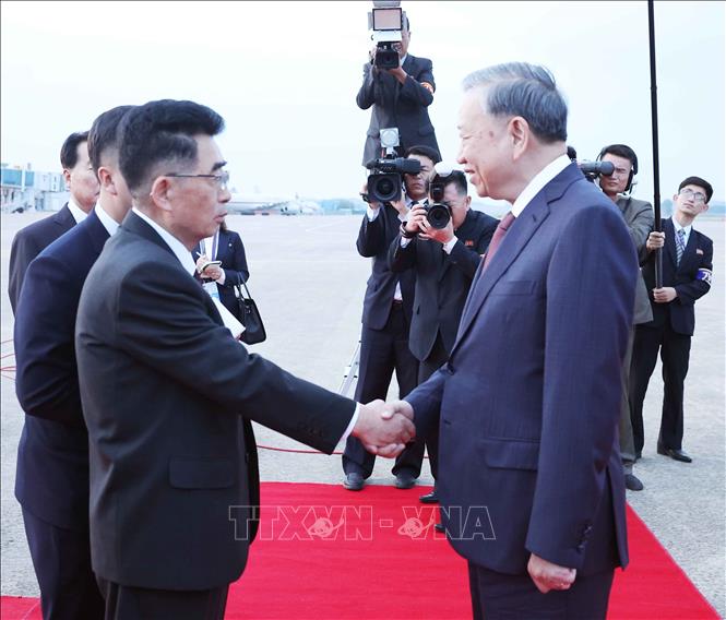 Tổng bí thư thăm Triều Tiên