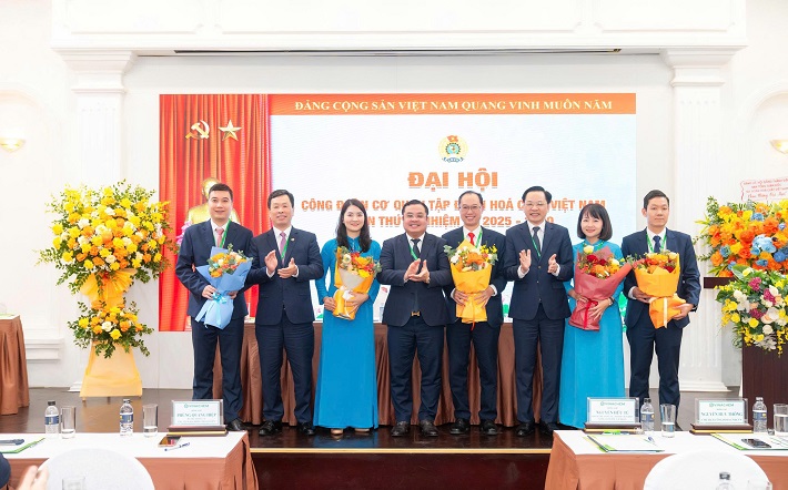 ra mắt đại hội