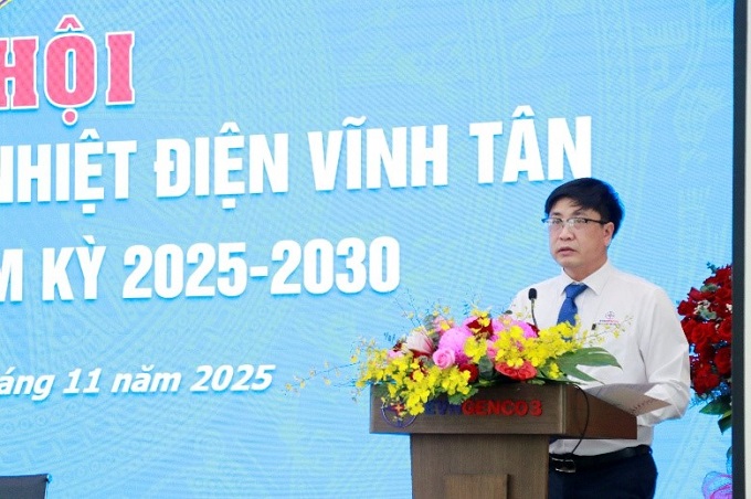 Ông Văng Thanh Hùng- Chủ tịch Công đoàn Công ty Nhiệt điện Vĩnh Tân báo cáo tại Đại hội