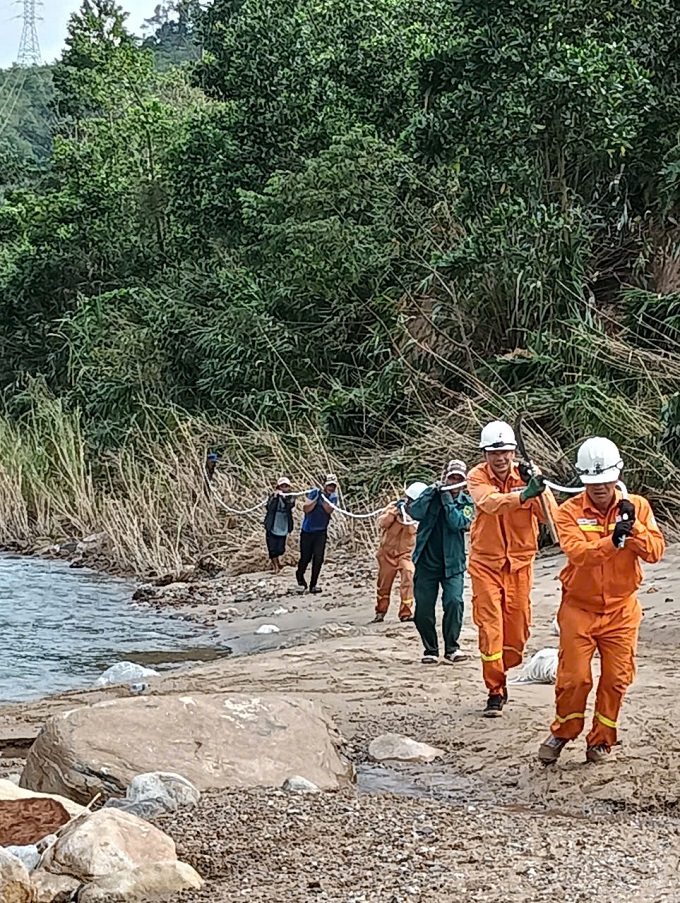 Phối hợp với các đơn vị liên quan  thi công kéo dây